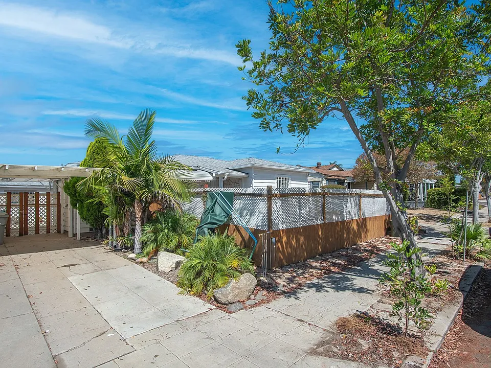 4682 Altadena Ave