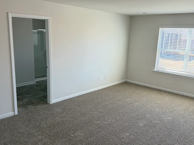 670 Hollyrose Cir — Photo 16