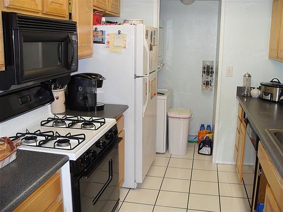 4th image of 9439 Fairgrove Ln Unit 101