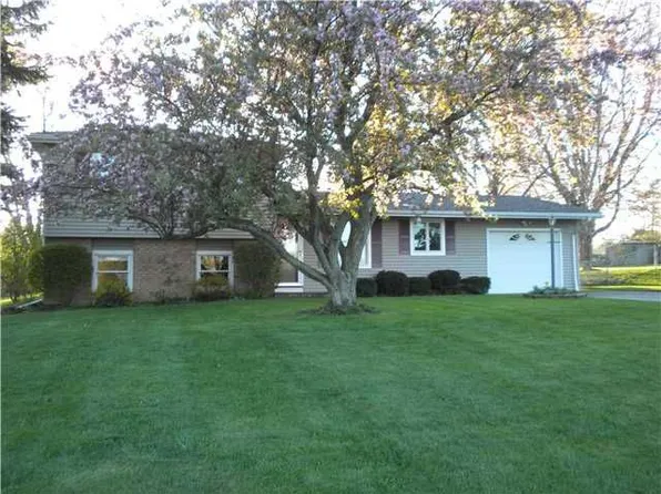 1447 Shoecraft Rd, Penfield, NY 14526
