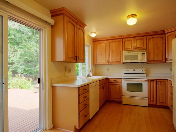 4th image of 22932 NE 27th Pl