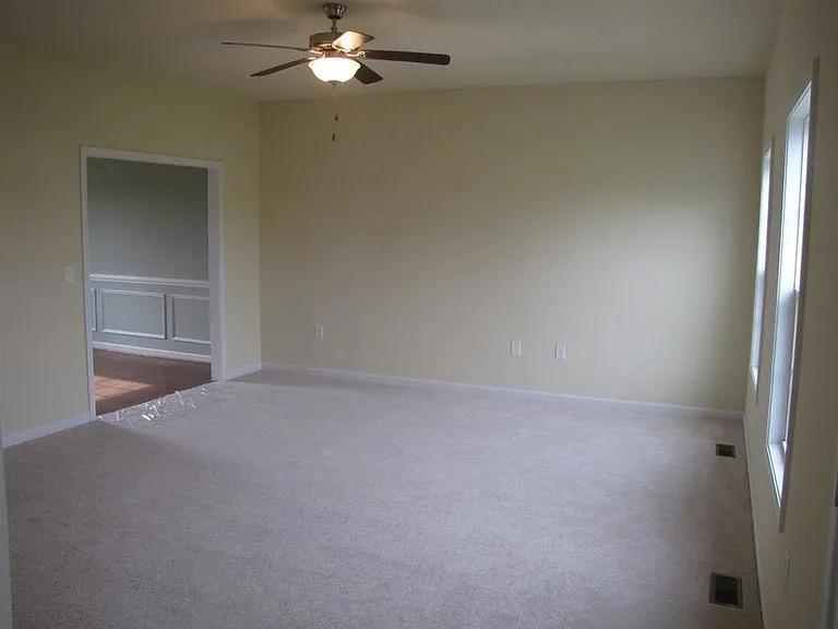 203 Winnbrook St — Photo 3