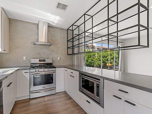 2nd image of 938 N Croft Ave #3