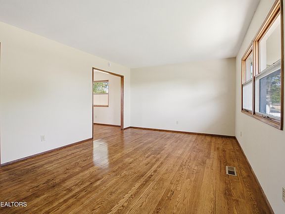 3rd image of 3216 Lineback Rd