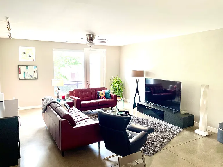 1032 Jackson St — Photo 3