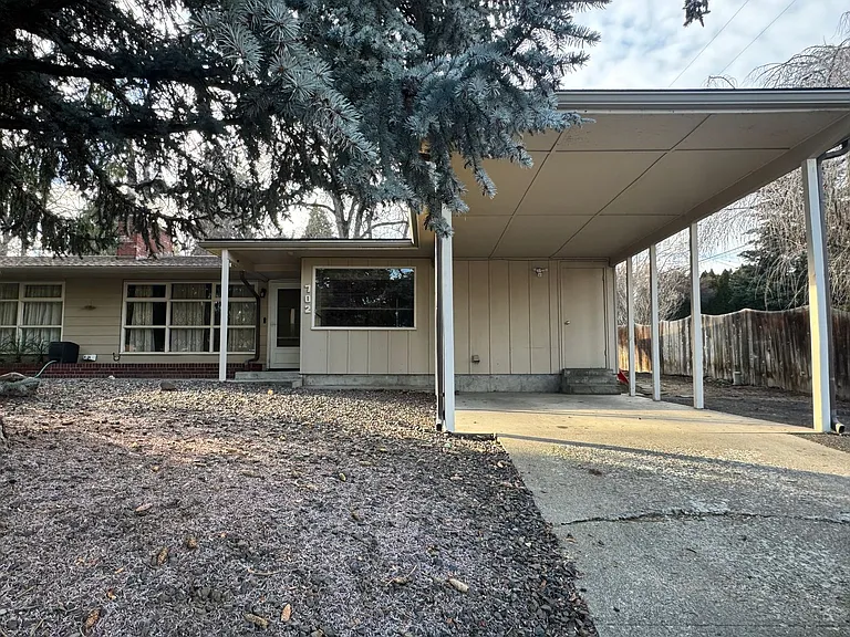 702 S 20th Ave — Photo 1