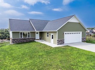 47 Me Me Ln, Reedsburg, WI 53959