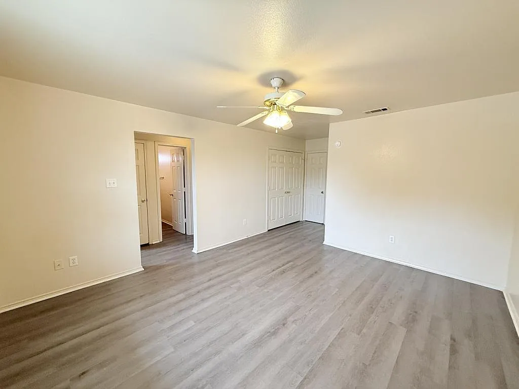 Building Photo - 3407 Toledo Dr #C