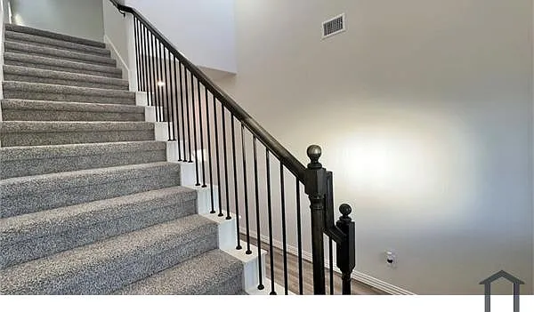 4 bed, $3,600 — Photo 3