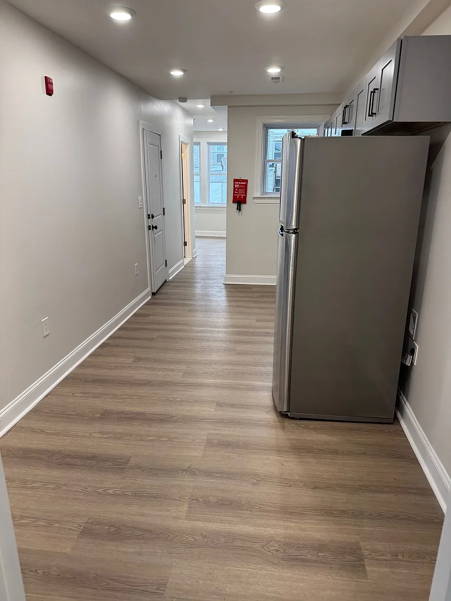 Building Photo - 2644 Braddock St #2