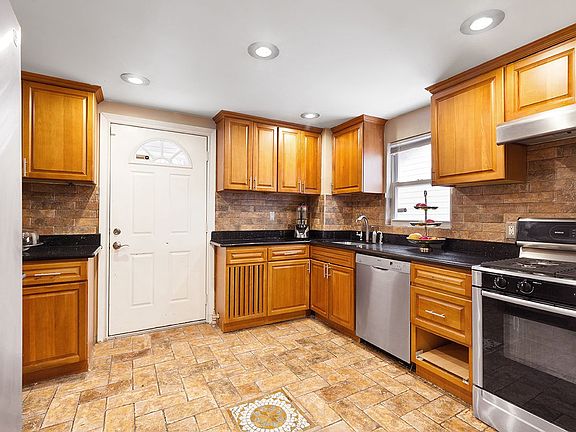 3rd image of 6941 Alderton St