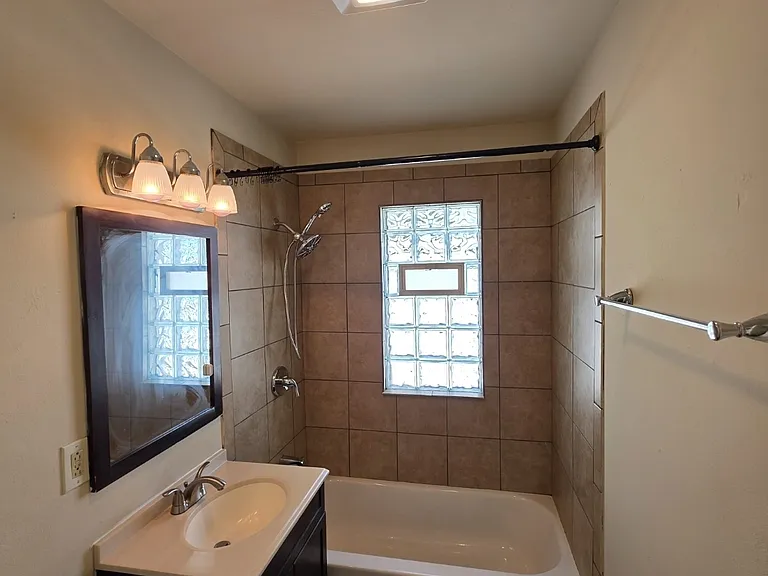 4839 W Lynndale Ave — Photo 2