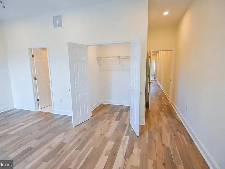 1227 Washington Blvd — Photo 14