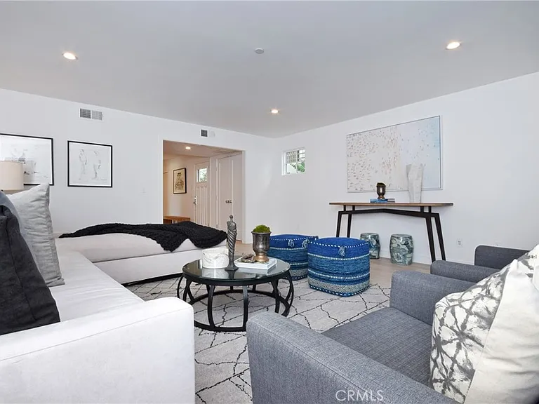 4641 Cahuenga Blvd — Photo 6