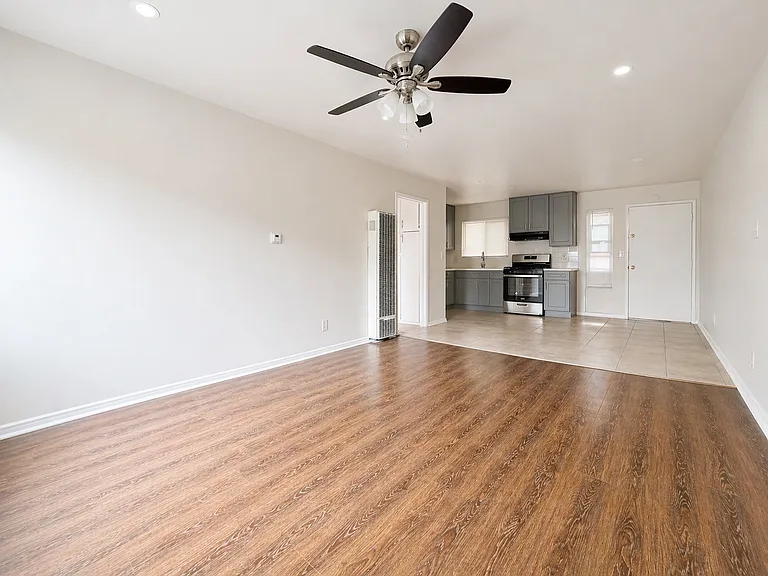 2500 Olive Ave #11 — Photo 5