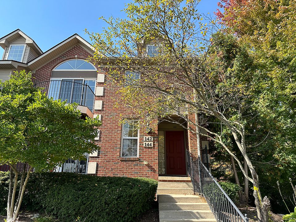 1st image of 142 W Oakbrook Dr