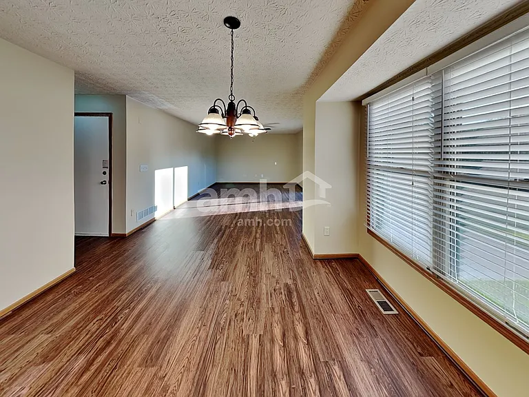 378 Wheatfield Dr — Photo 4