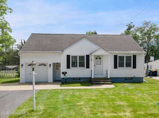 1009 Peter Rd, Schenectady, NY 12303