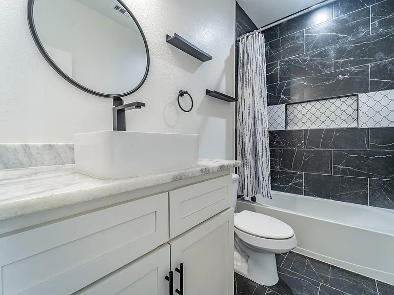1301 Compton St — Photo 13