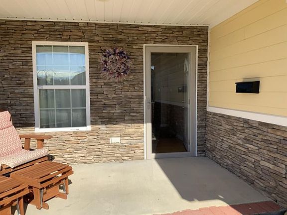 4th image of 79 Golden Leaf Dr