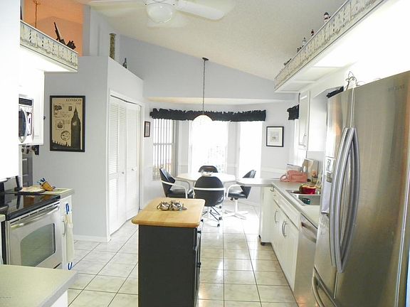 2nd image of 136 Bardmoor Cir
