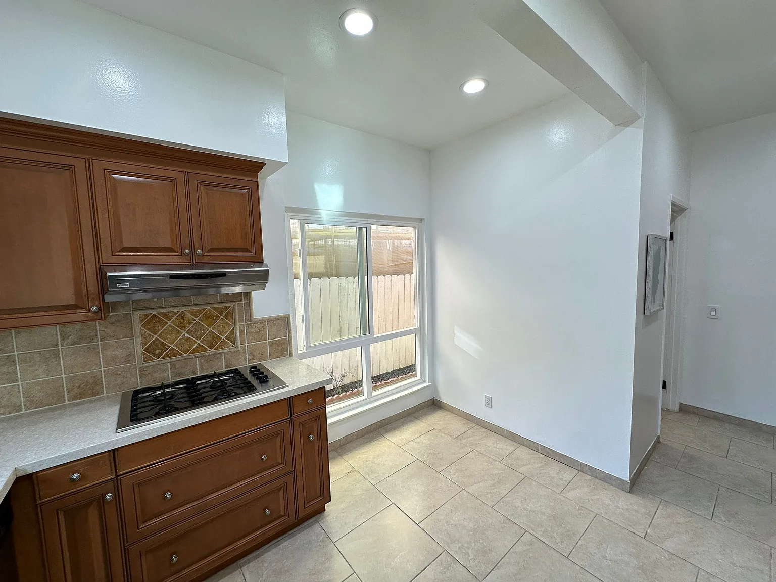 3 bed, 1592 sqft, $4,750 — Photo 4