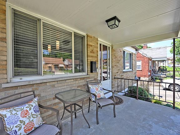 5th image of 4023 Lovell Ave