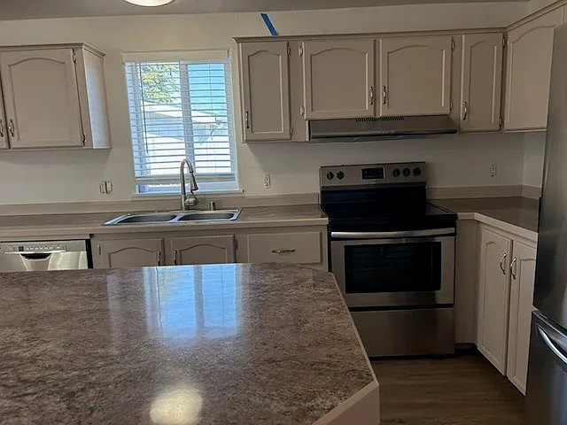 4 bed, 1456 sqft, $2,475 — Photo 4