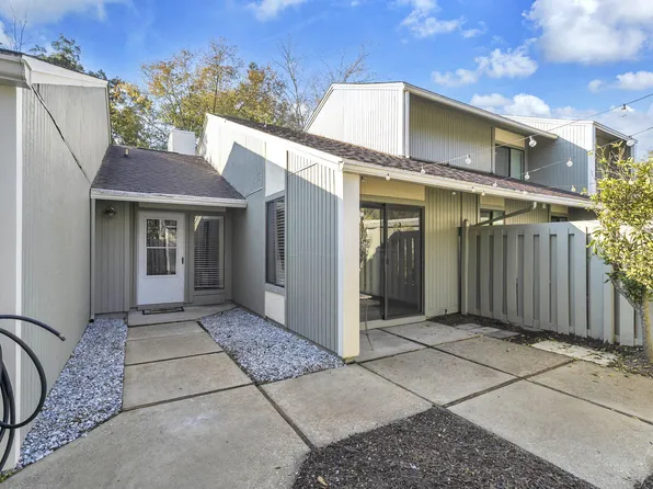 800 Bay Dr APT 5, Niceville, FL 32578