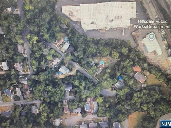 38 Riverside Dr, Hillsdale, NJ 07642