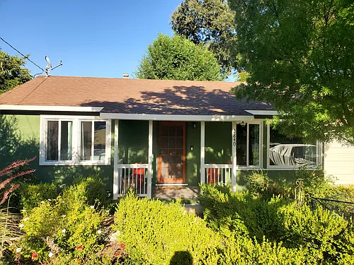 2840 Vine St Photo 1