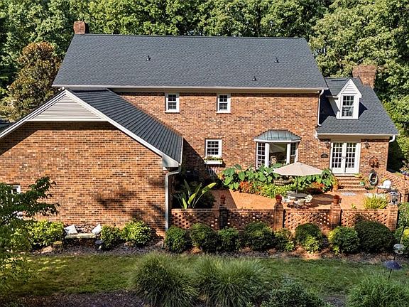 5th image of 5001 Edinborough Rd