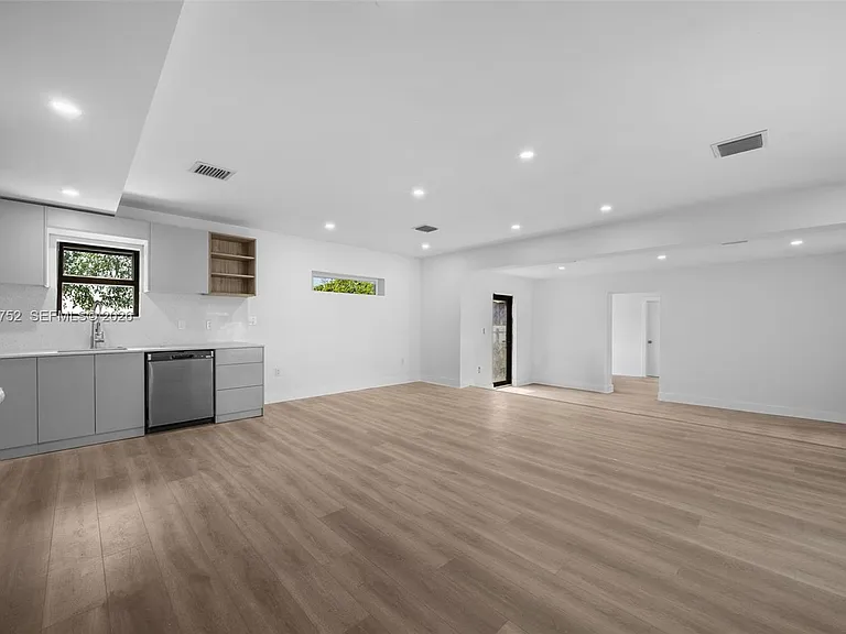 4746 NW 10th Ave — Photo 9