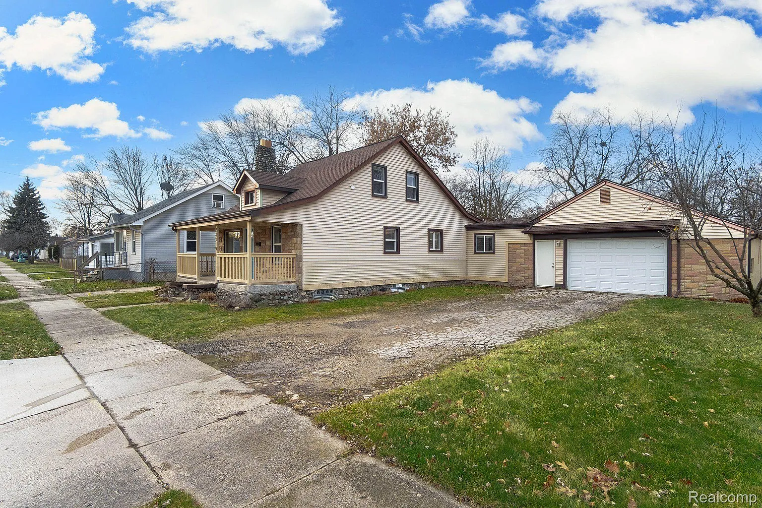 28219 Waverly St photo 1