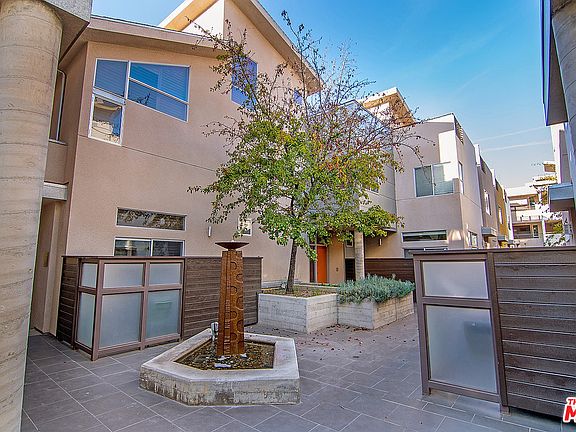 3rd image of 11815 Laurelwood Dr Unit 4