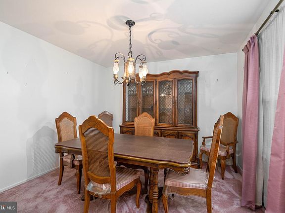 5th image of 33 Belmont Ln