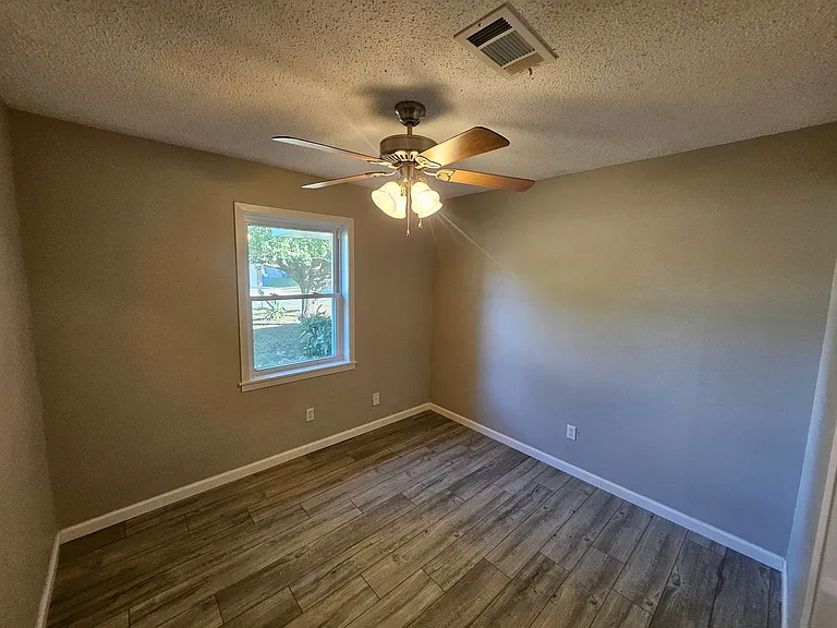 120 Powell Dr — Photo 8