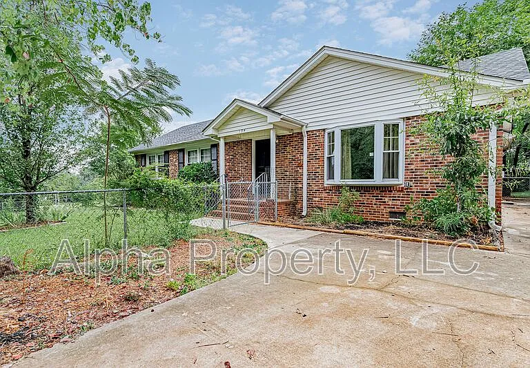 134 Saturn Ln — Photo 2