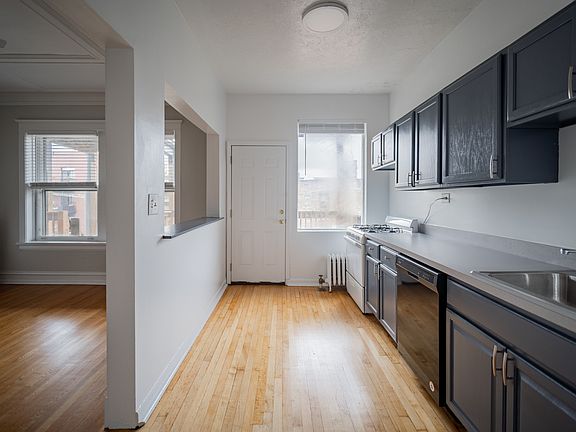 3rd image of 647 W Buckingham Pl #3