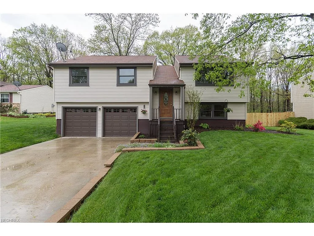 1274 Woodledge Dr photo 1