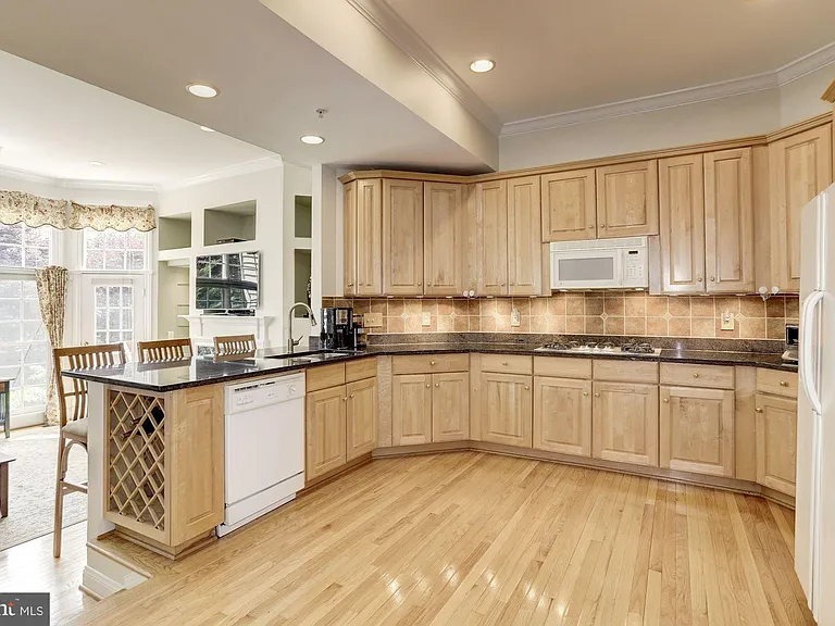 5237 Bessley Pl — Photo 11