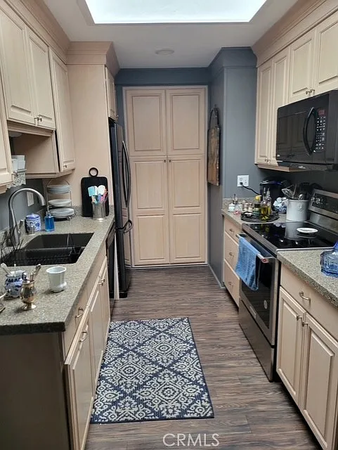 2 bed, 866 sqft, $3,250 — Photo 4