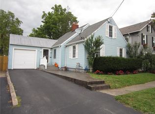 14 Rochester St, Lockport, NY 14094