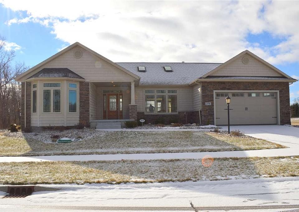 1st image of 25796 Woodsedge Dr