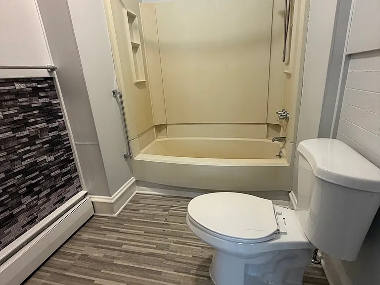 516 N Main St #A — Photo 11