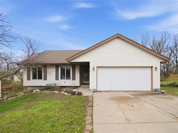 4121 NW Delwood Dr, Blue Springs, MO 64015