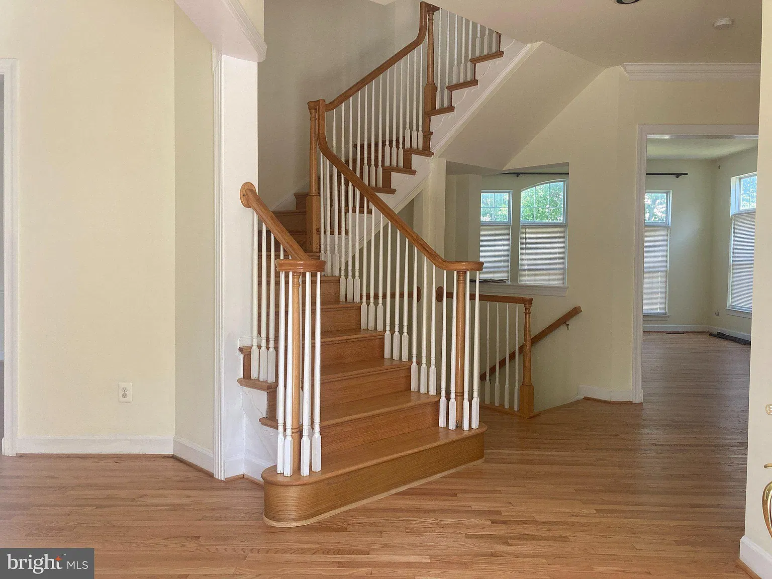 5 bed, 5.5 bath, 3171 sqft, $5,500 — Photo 2