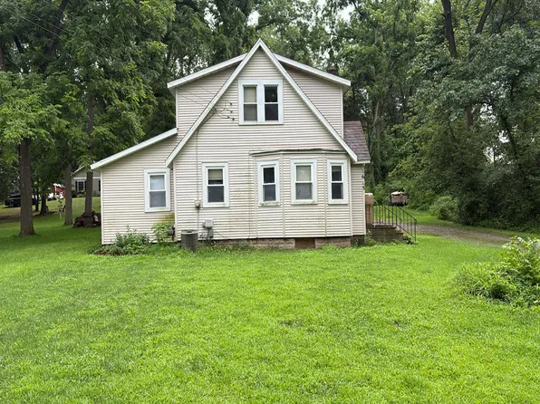 1615 Gilletts Lake Rd, Jackson, MI 49201
