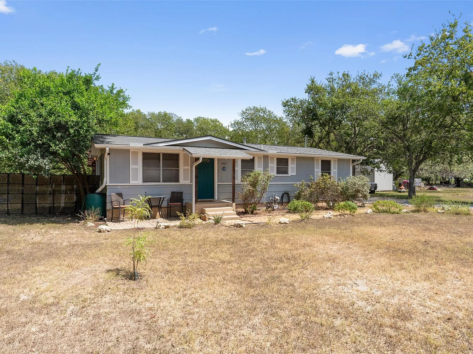 3 bed, 2.0 bath, 1056 sqft, $1,695 — Photo 2