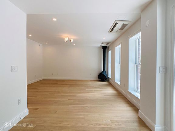 4th image of 394 Vanderbilt Ave
